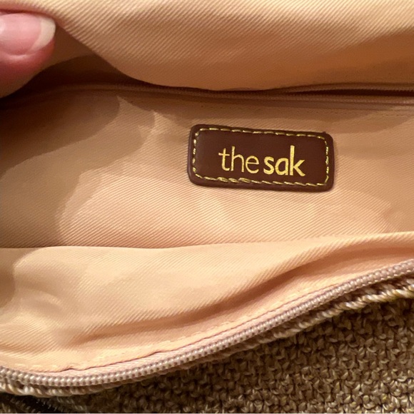 The SAK Indio Crochet Hobo Purse Handbag Woven Bag Tan Pockets Zip Bag Charm - Picture 7 of 11